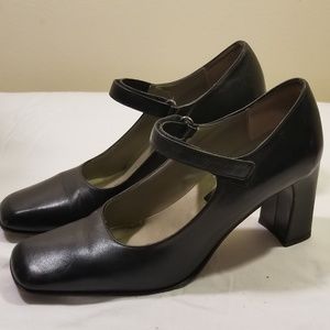 Ladies shoes